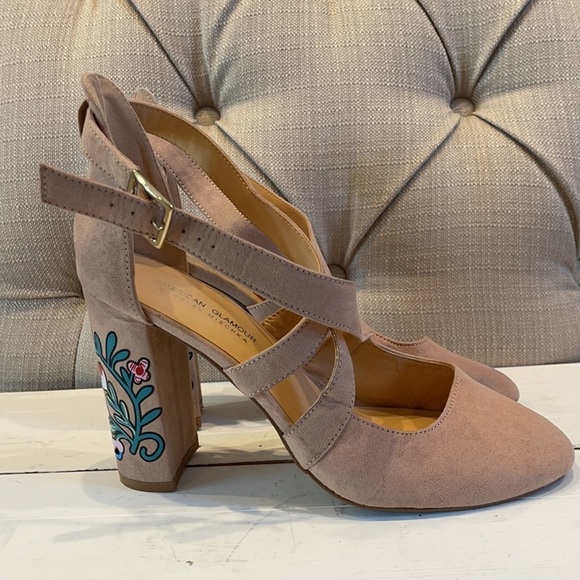 American Glamour Badgley Mischka Pumps Beige 8.5 - Picture 4 of 12